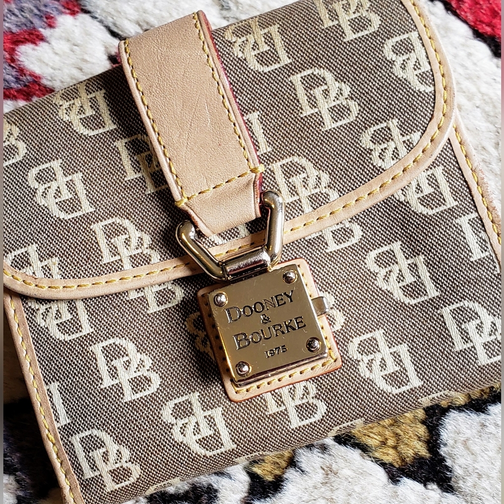 Dooney & Bourke 1975, vintage wallet, single fold. Good condition.
